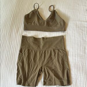 SKIMS soft smoothing seamless set olive green size large